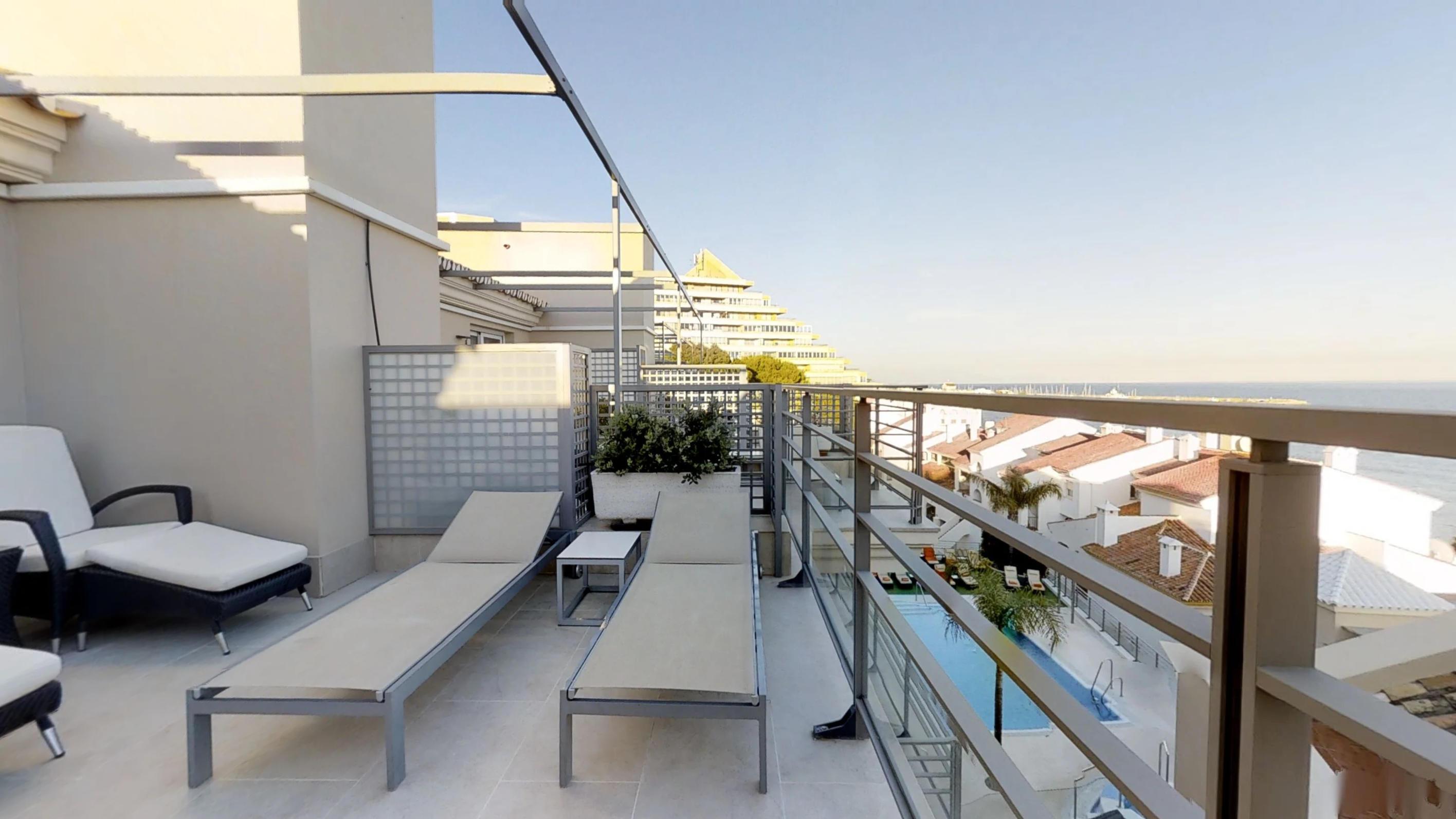 Vincci Seleccion Aleysa Hotel Беналмадена Екстериор снимка 3D rendering of a balcony