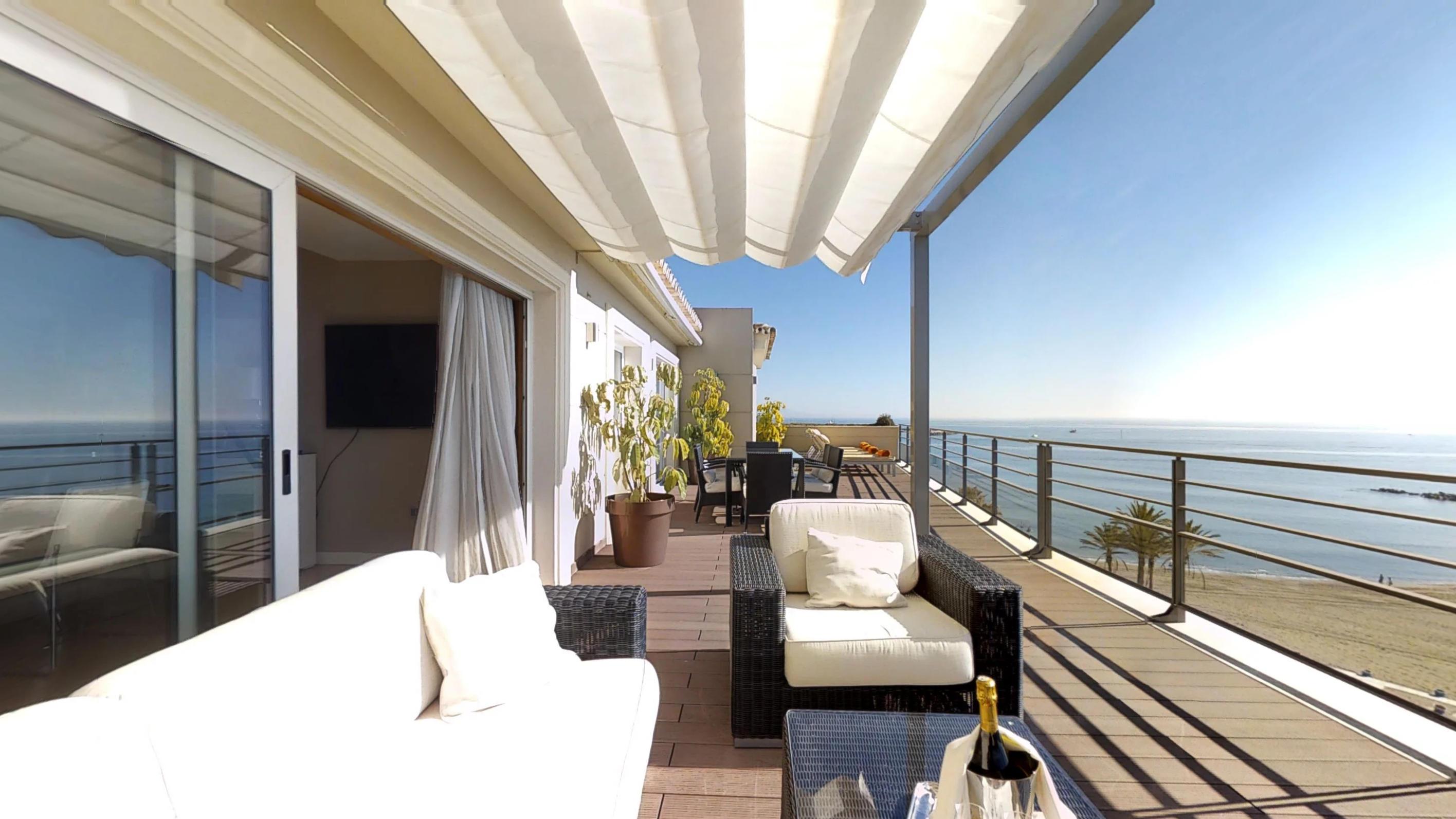 Vincci Seleccion Aleysa Hotel Беналмадена Екстериор снимка A balcony with a retractable awning