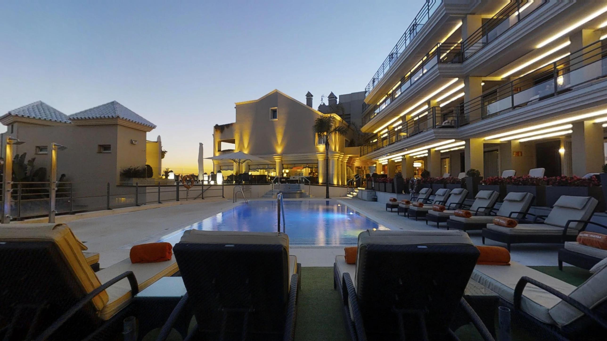 Vincci Seleccion Aleysa Hotel Беналмадена Екстериор снимка The pool at the hotel