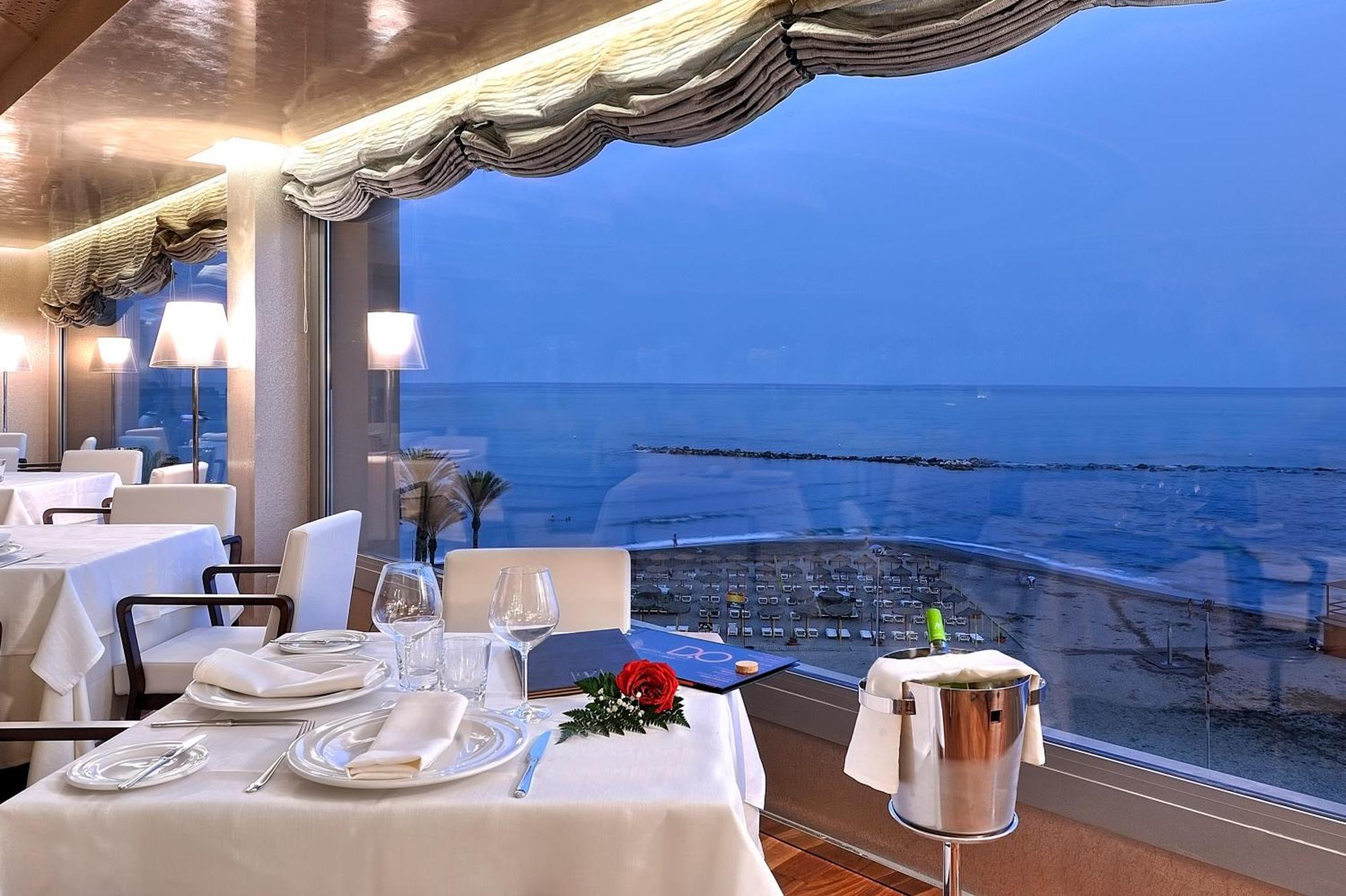 Vincci Seleccion Aleysa Hotel Беналмадена Екстериор снимка Restaurant