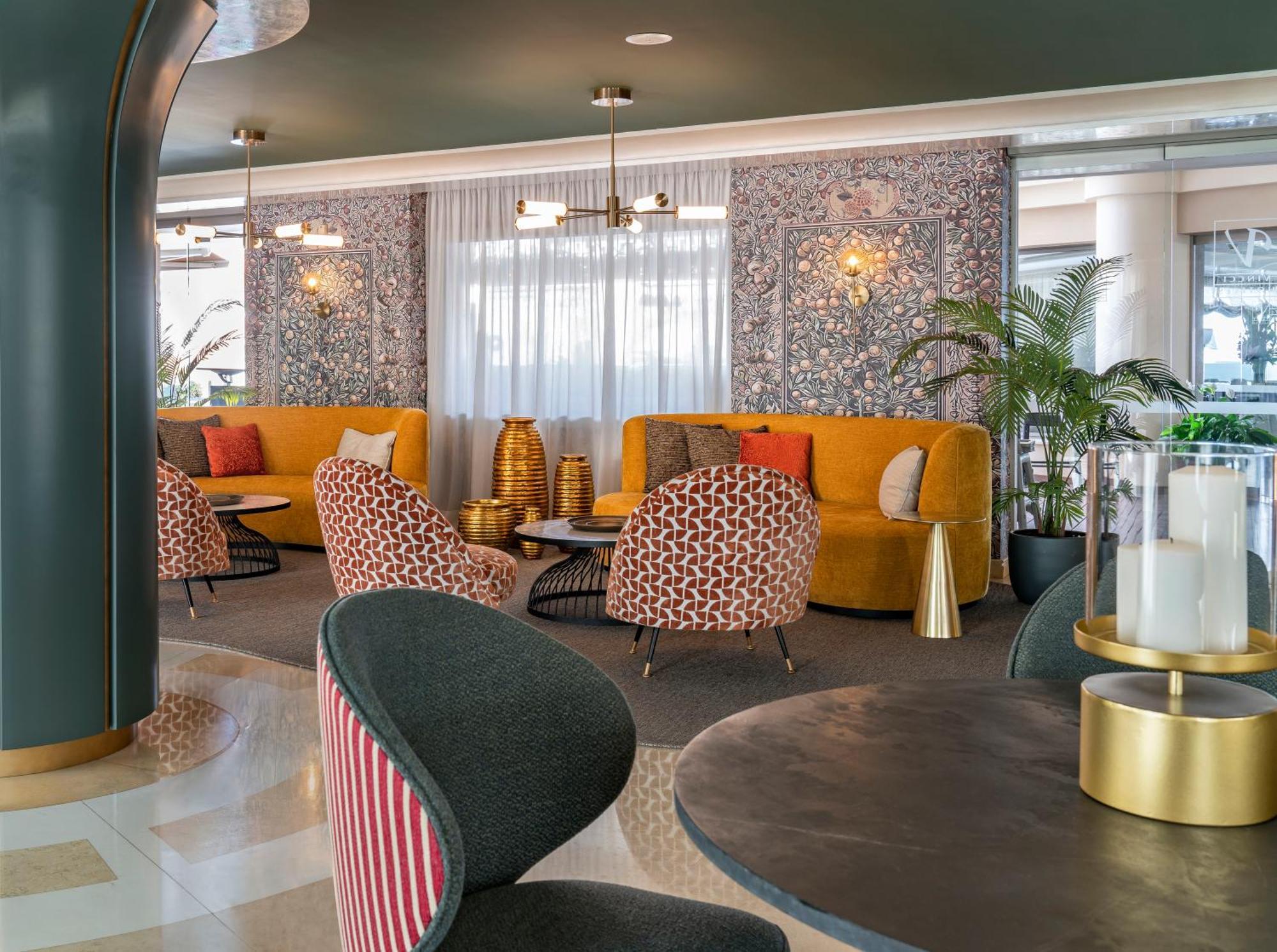 Vincci Seleccion Aleysa Hotel Беналмадена Екстериор снимка The lounge at the airport
