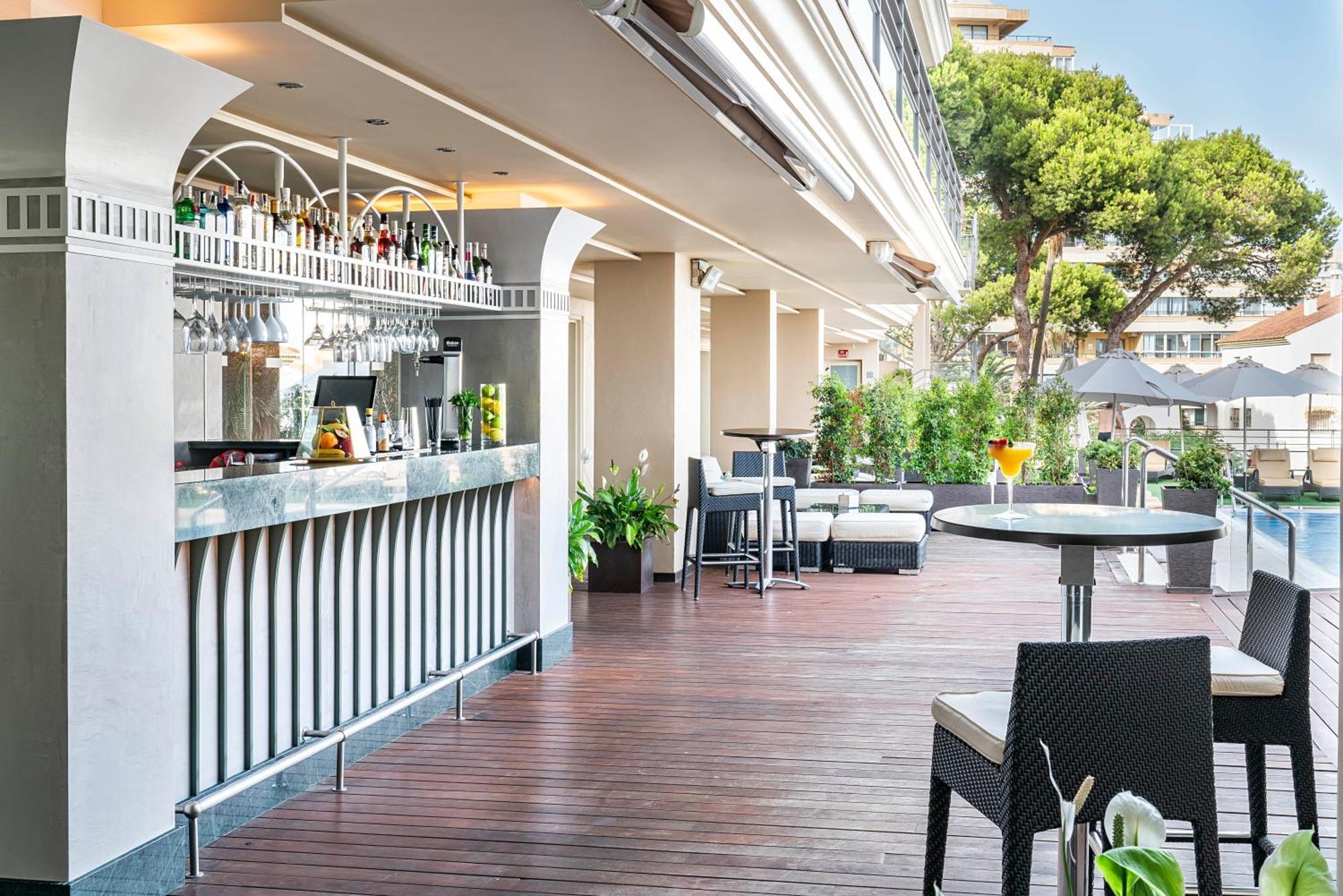 Vincci Seleccion Aleysa Hotel Беналмадена Екстериор снимка The Pool Bar