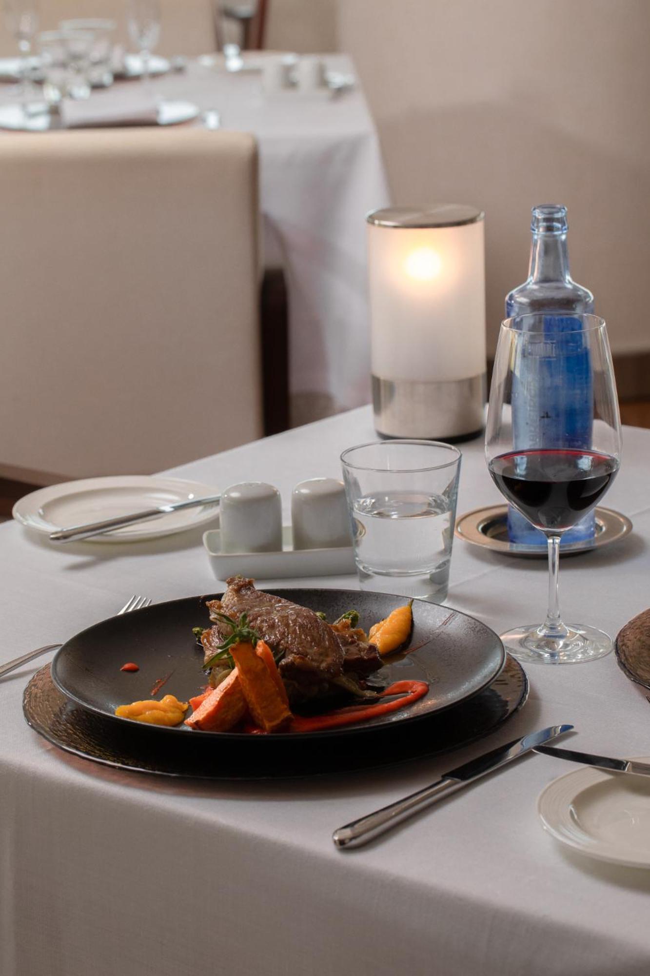 Vincci Seleccion Aleysa Hotel Беналмадена Екстериор снимка A wine glass
